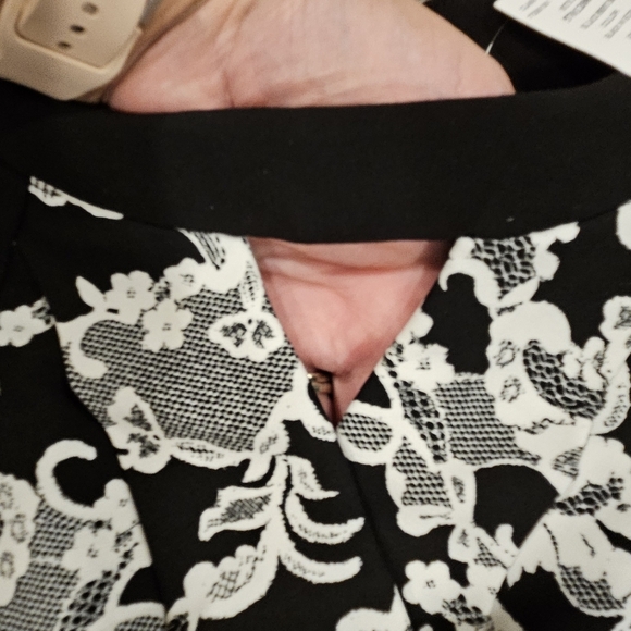 White House Black Market NWT Sz 4 Floral Print Tier Slimming Sleeveless Dress - Picture 7 of 13